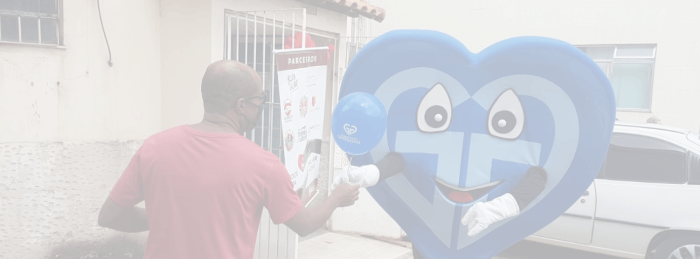 Imagem de fundo com várias pessoas em ação beneficente.